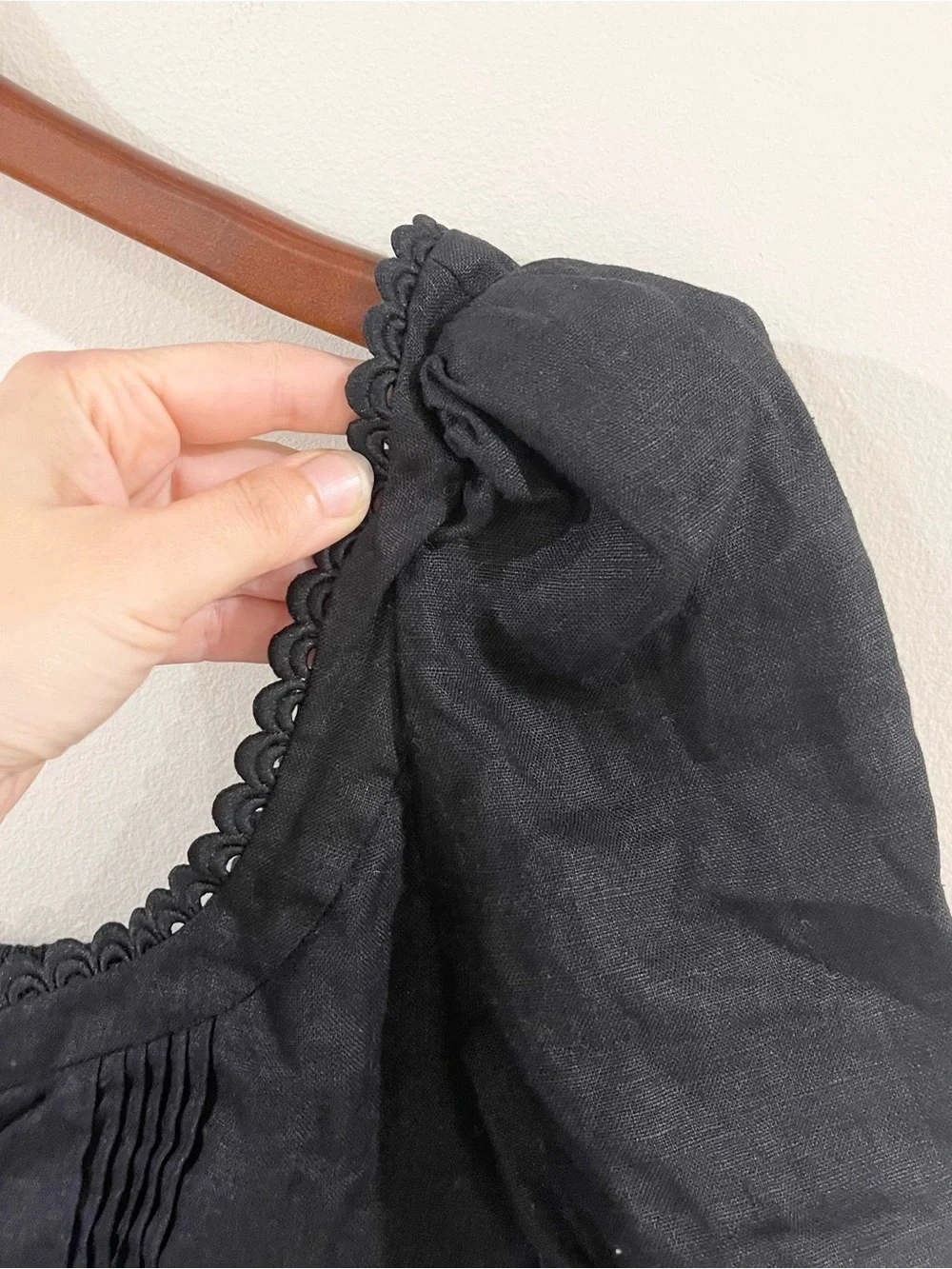 Reformation Simmie Linen Black Puff Sleeve Crop Top with Scalloped Trim size 8